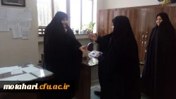 دیدار صمیمانه مسئول مرکز و تبریک سال نو همراه با اهداء عیدی و کادو 4