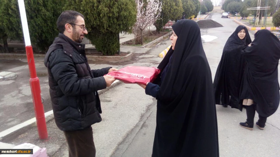 دیدار صمیمانه مسئول مرکز و تبریک سال نو همراه با اهداء عیدی و کادو 5