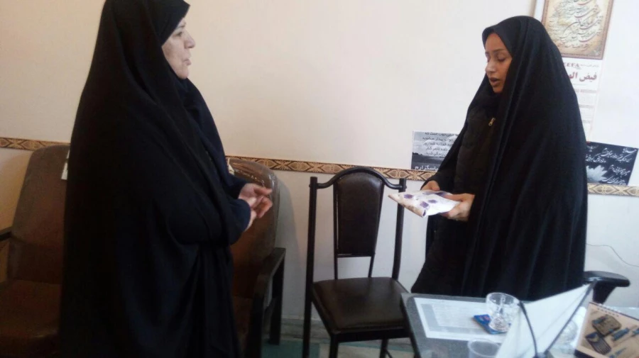 دیدار صمیمانه مسئول مرکز و تبریک سال نو همراه با اهداء عیدی و کادو 6