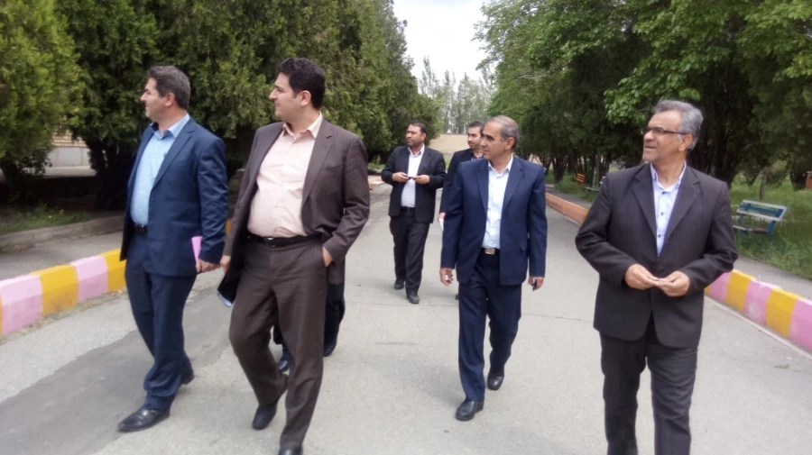 معاون آموزش و تحصیلات تکمیلی دانشگاه فرهنگیان و سرپرست محترم امور پردیس های استان آذربایجان غربی دکتر محمودلو و هیئت همراه در خوی

دکتر روشندل که به منظور بازدید از دانشگاه فرهنگیان مرکز شهید مطهری به خوی عزیمت کرده بود. در جمع اساتید و کارکنان این مرکز