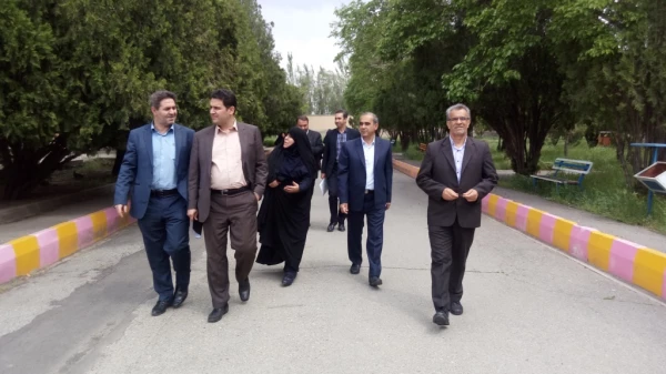 معاون آموزش و تحصیلات تکمیلی دانشگاه فرهنگیان و سرپرست محترم امور پردیس های استان آذربایجان غربی دکتر محمودلو و هیئت همراه در خوی

دکتر روشندل که به منظور بازدید از دانشگاه فرهنگیان مرکز شهید مطهری به خوی عزیمت کرده بود. در جمع اساتید و کارکنان این مرکز