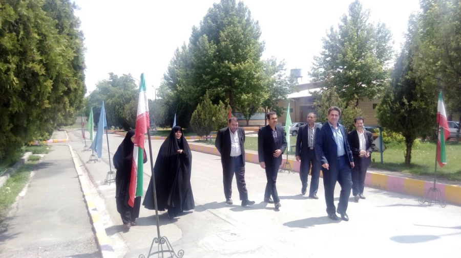 معاون آموزش و تحصیلات تکمیلی دانشگاه فرهنگیان و سرپرست محترم امور پردیس های استان آذربایجان غربی دکتر محمودلو و هیئت همراه در خوی

دکتر روشندل که به منظور بازدید از دانشگاه فرهنگیان مرکز شهید مطهری به خوی عزیمت کرده بود. در جمع اساتید و کارکنان این مرکز