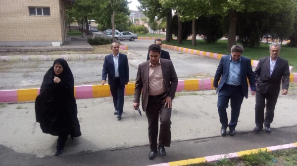 معاون آموزش و تحصیلات تکمیلی دانشگاه فرهنگیان و سرپرست محترم امور پردیس های استان آذربایجان غربی دکتر محمودلو و هیئت همراه در خوی

دکتر روشندل که به منظور بازدید از دانشگاه فرهنگیان مرکز شهید مطهری به خوی عزیمت کرده بود. در جمع اساتید و کارکنان این مرکز