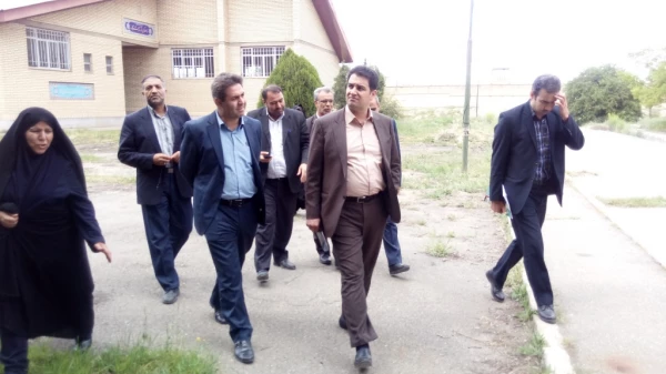 معاون آموزش و تحصیلات تکمیلی دانشگاه فرهنگیان و سرپرست محترم امور پردیس های استان آذربایجان غربی دکتر محمودلو و هیئت همراه در خوی

دکتر روشندل که به منظور بازدید از دانشگاه فرهنگیان مرکز شهید مطهری به خوی عزیمت کرده بود. در جمع اساتید و کارکنان این مرکز