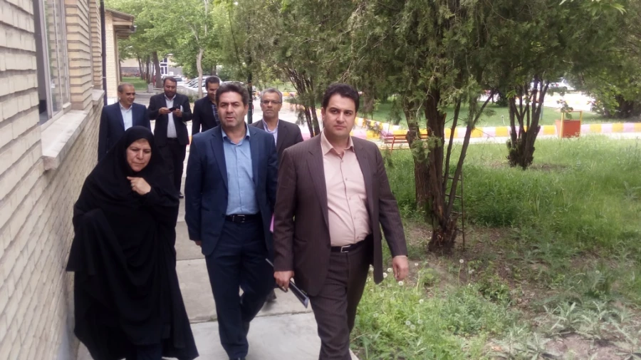 معاون آموزش و تحصیلات تکمیلی دانشگاه فرهنگیان و سرپرست محترم امور پردیس های استان آذربایجان غربی دکتر محمودلو و هیئت همراه در خوی

دکتر روشندل که به منظور بازدید از دانشگاه فرهنگیان مرکز شهید مطهری به خوی عزیمت کرده بود. در جمع اساتید و کارکنان این مرکز