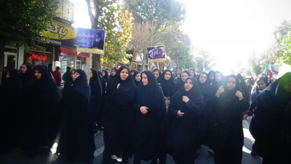 حضورفعال و گسترده کارکنان و دانشجویان مرکزشهید مطهری خوی در مراسم راهپیمایی یوم الله 13 آبان  4