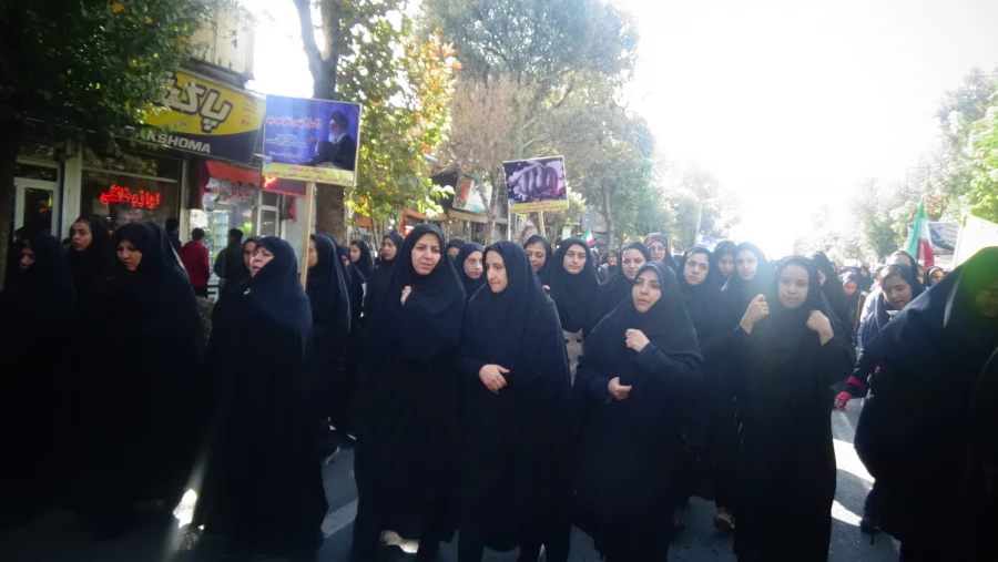 حضورفعال و گسترده کارکنان و دانشجویان مرکزشهید مطهری خوی در مراسم راهپیمایی یوم الله 13 آبان  4