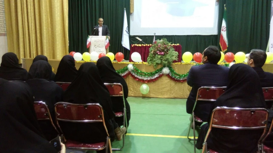 مراسم بزرگداشت روز دانشجو با حضور اساتید،کارکنان ودانشجویان روزسه شنبه مورخه 13 / 09 / 97 در سالن
اجتماعات مرکز برگزار گردید. 2