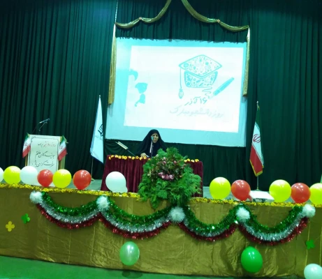 مراسم بزرگداشت روز دانشجو با حضور اساتید،کارکنان ودانشجویان روزسه شنبه مورخه 13 / 09 / 97 در سالن
اجتماعات مرکز برگزار گردید. 2