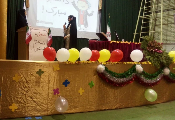 مراسم بزرگداشت روز دانشجو با حضور اساتید،کارکنان ودانشجویان روزسه شنبه مورخه 13 / 09 / 97 در سالن
اجتماعات مرکز برگزار گردید. 2