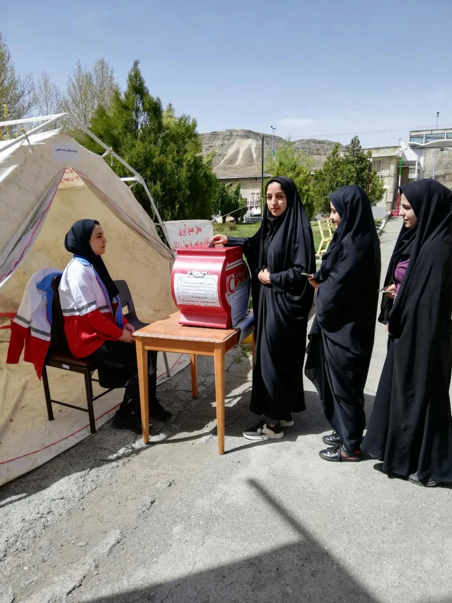 مهربانی ،همدلی ،یاری رسانی »گزارش تصویری از کمک رسانی  دانشجویان ، کارکنان و اساتید مرکز شهید مطهری به هموطنان سیل زده 3