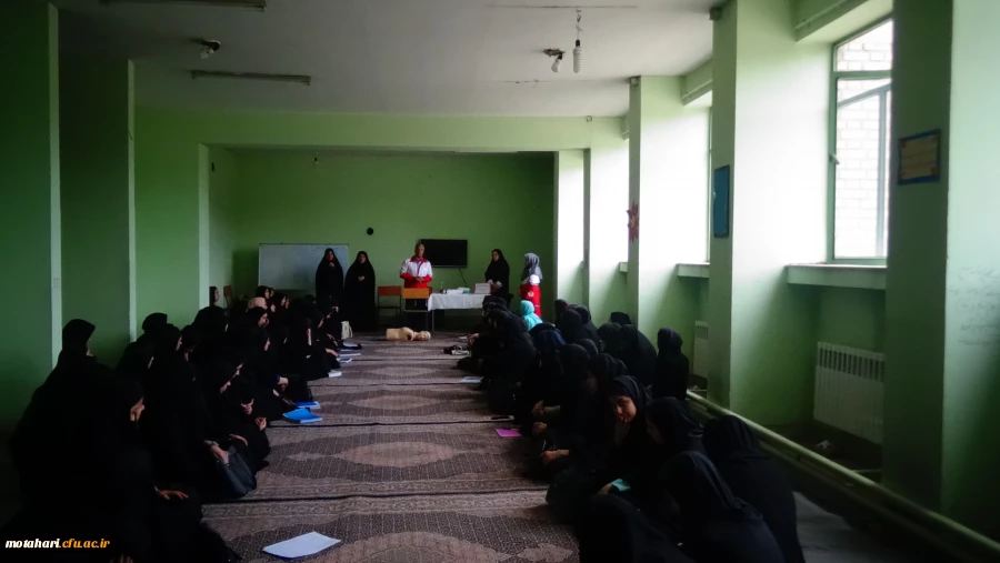 بازدید رئیس سازمان هلال احمر شهرستان خوی از کلاسهای آموزش کمک های اولیه  در مرکز شهید مطهری خوی 3