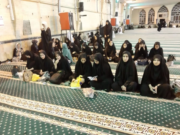 گزارش تصویری از حضور دانشجویان مرکز در مراسم معنوی اولین شب از لیالی قدردر مصلای امام خمینی(ره) شهرستان خوی 2