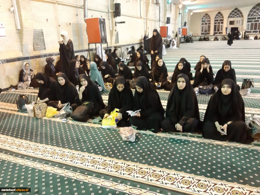 گزارش تصویری از حضور دانشجویان مرکز در مراسم معنوی اولین شب از لیالی قدردر مصلای امام خمینی(ره) شهرستان خوی 2