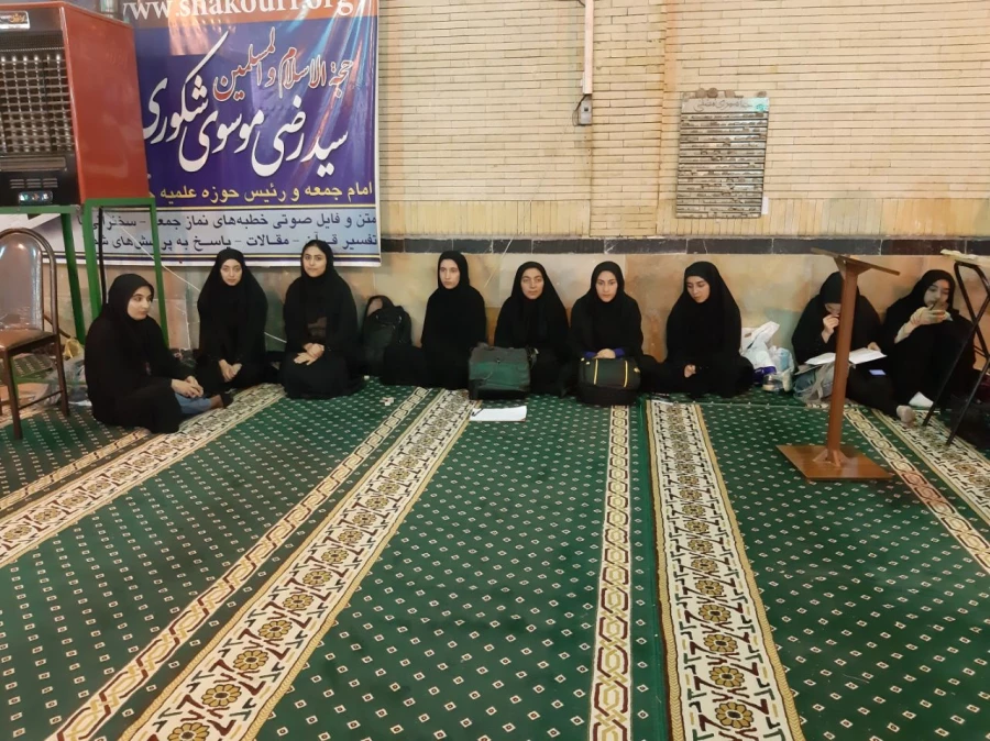 گزارش تصویری از حضور دانشجویان مرکز در مراسم معنوی اولین شب از لیالی قدردر مصلای امام خمینی(ره) شهرستان خوی 4