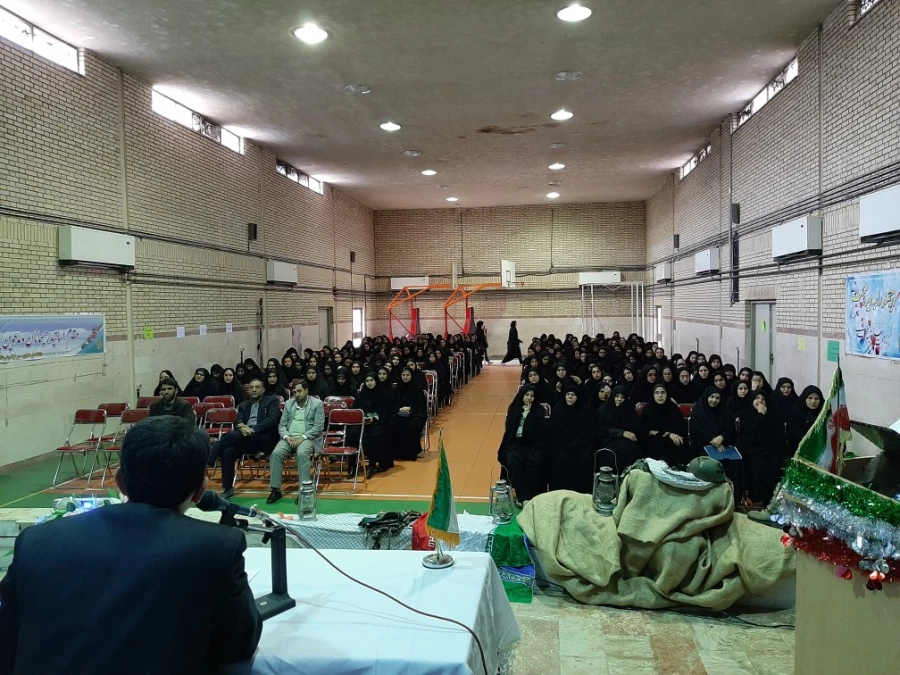 برگزاری نشست سیاسی با موضوع «اضمحلال نظام آمریکا» به مناسبت هفته بسیج در مرکز شهید مطهری خوی 3