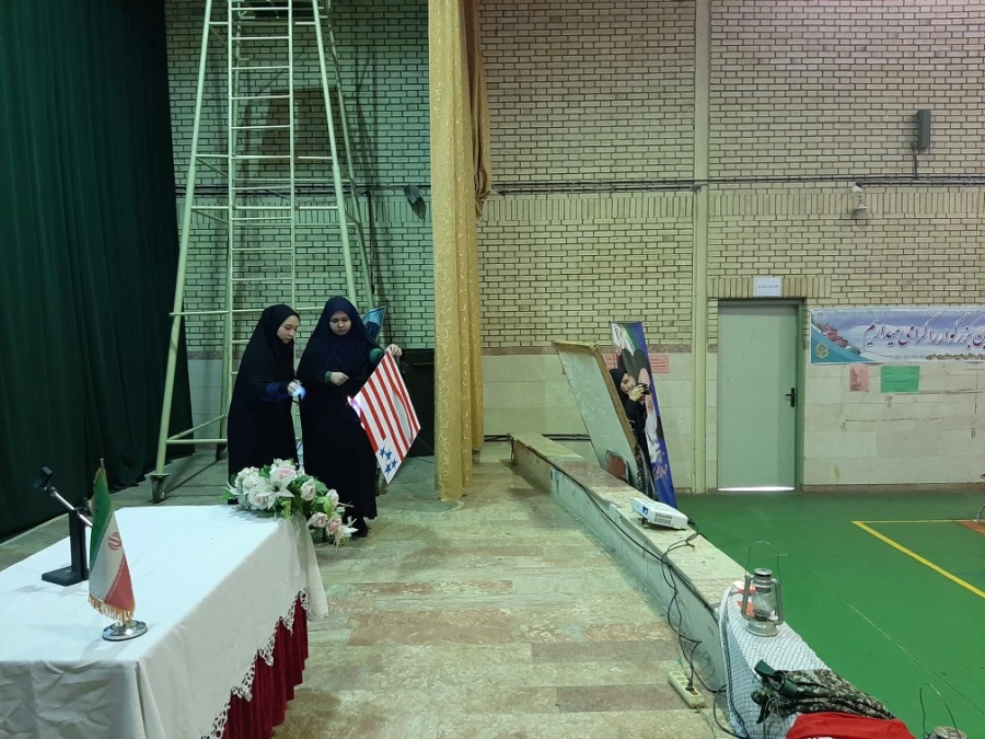 برگزاری نشست سیاسی با موضوع «اضمحلال نظام آمریکا» به مناسبت هفته بسیج در مرکز شهید مطهری خوی 4