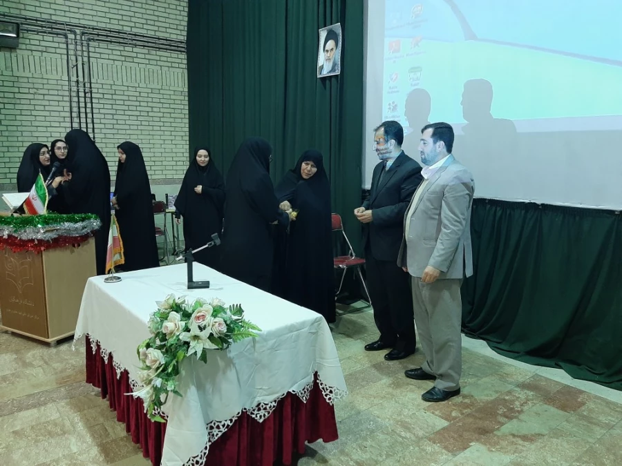 برگزاری نشست سیاسی با موضوع «اضمحلال نظام آمریکا» به مناسبت هفته بسیج در مرکز شهید مطهری خوی 5