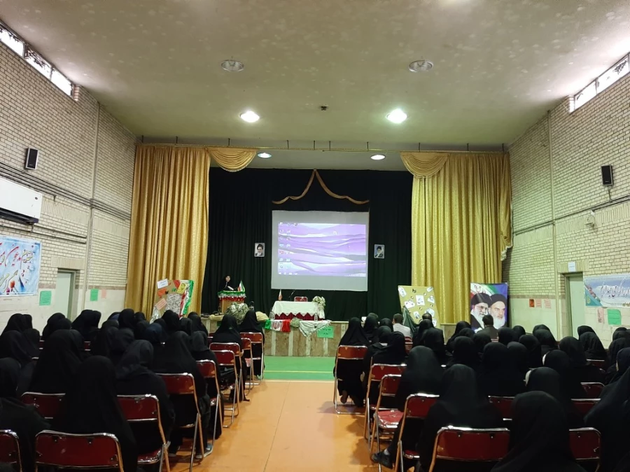 برگزاری نشست سیاسی با موضوع «اضمحلال نظام آمریکا» به مناسبت هفته بسیج در مرکز شهید مطهری خوی 7