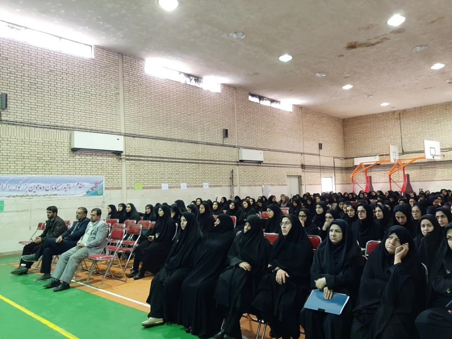 برگزاری نشست سیاسی با موضوع «اضمحلال نظام آمریکا» به مناسبت هفته بسیج در مرکز شهید مطهری خوی 9