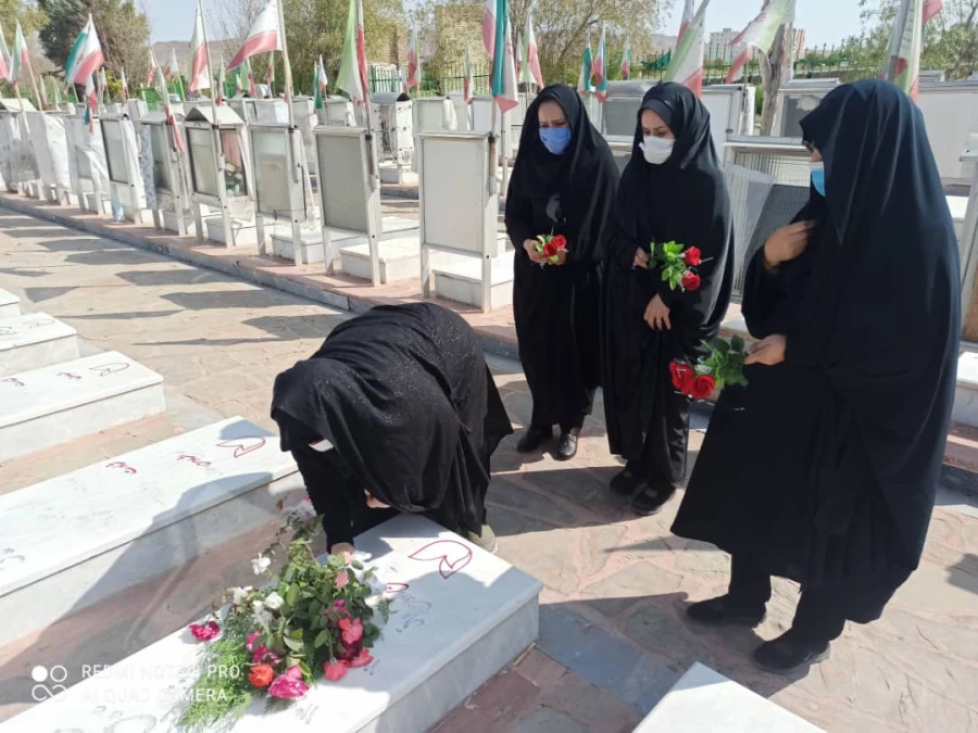 تجدید میثاق مسئولین و کارکنان مرکز شهید مطهری خوی  با شهدا به مناسبت هفته دفاع مقدس و آغاز سال تحصیلی جدید 4