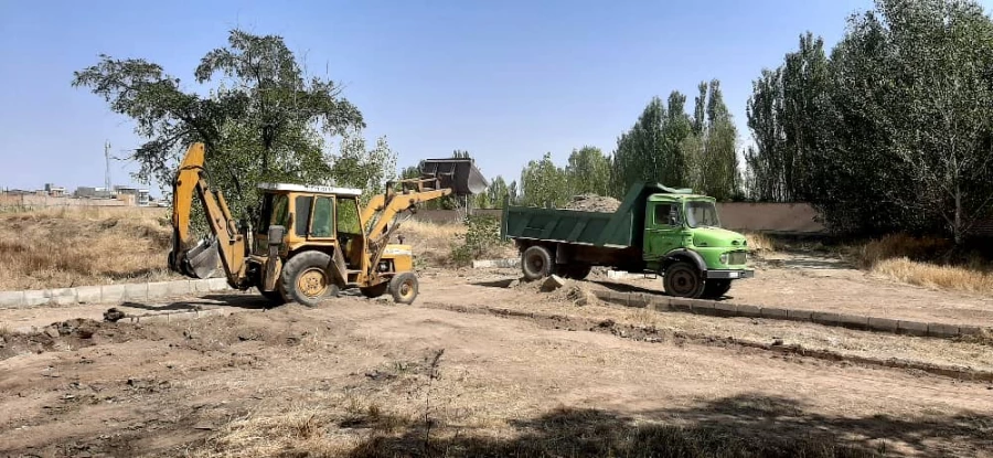 عملیات زیبا سازی محوطه با همکاری شهرداری  5